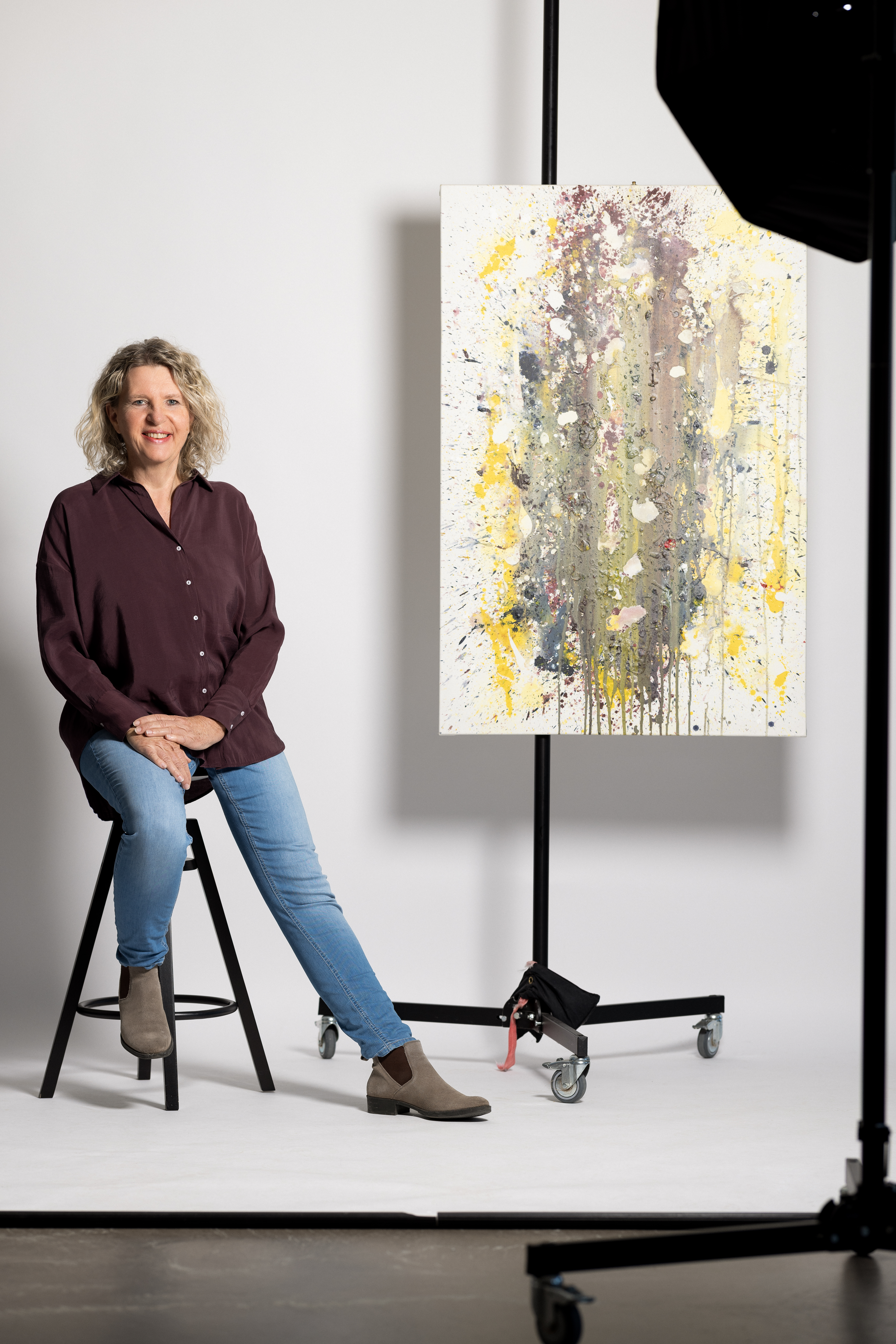 Beate Riedl beim Malen